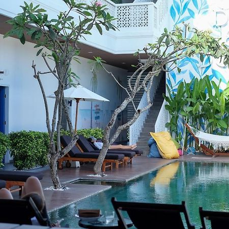 Dip & Doze Boutique Hostel Canggu  Bagian luar foto