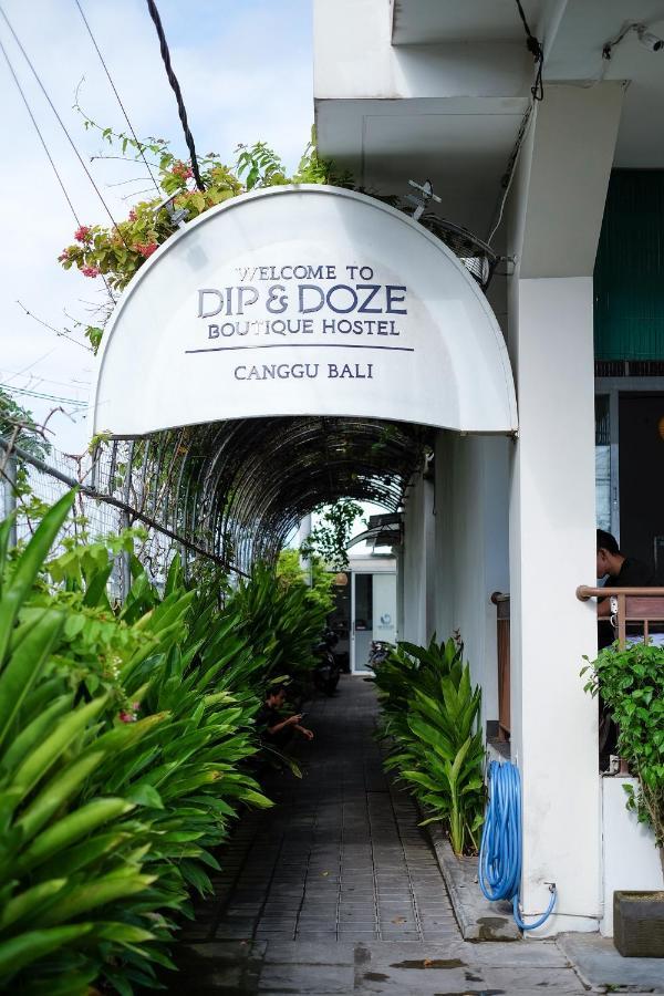 Dip & Doze Boutique Hostel Canggu  Bagian luar foto