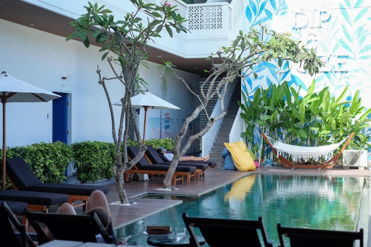 Dip & Doze Boutique Hostel Canggu  Bagian luar foto