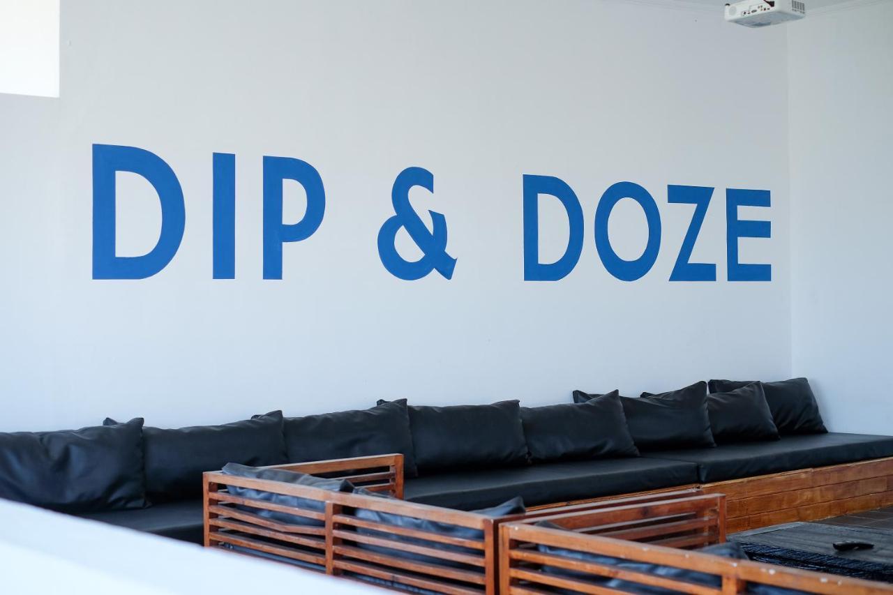 Dip & Doze Boutique Hostel Canggu  Bagian luar foto